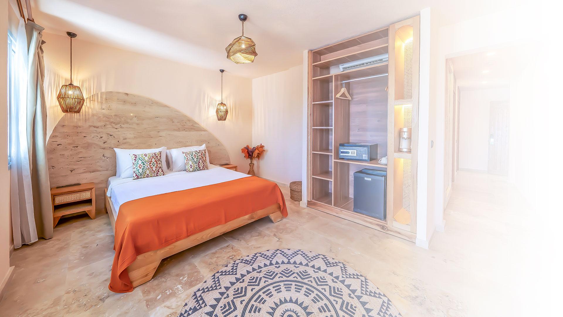 The Studio Room, with a total area of 40 m2, is an ideal option for solo travelers or couples who do not want to compromise on comfort while taking advantage of the hotel's amenities. This room also has an option for a sea view.
